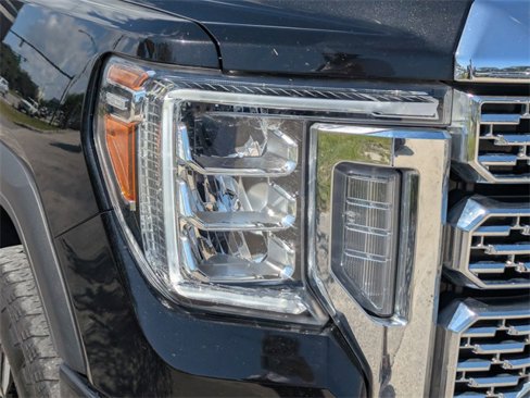 Used 2023 GMC Sierra 2500 Denali w/ Denali Black Diamond Edition image 9
