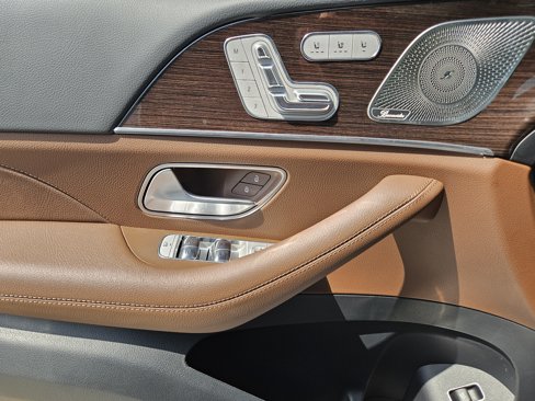 New 2026 Mercedes-Benz GLS 580 4MATIC image 23