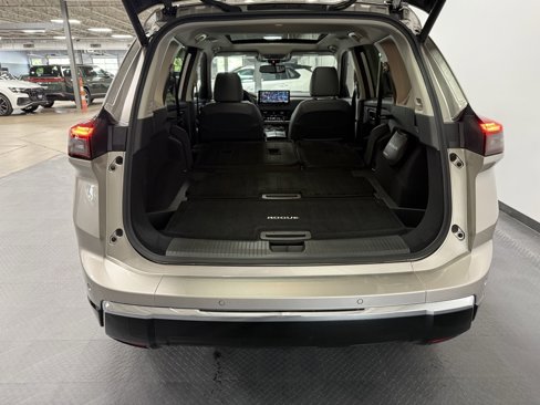 Used 2025 Nissan Rogue Platinum w/ Tech Package image 23