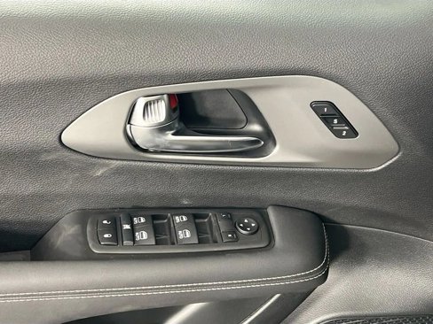 New 2025 Chrysler Pacifica Select image 18