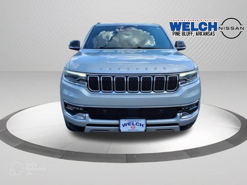 Used 2023 Jeep Wagoneer L Series II image 2
