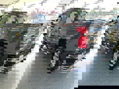Used 2022 Chevrolet Silverado 1500 LT w/ LPO, Chrome Package image 3