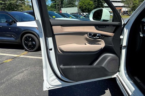 New 2026 Volvo XC90 B6 Plus w/ Protection Package Premier image 11