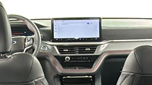 Used 2025 Ford Explorer ST image 18