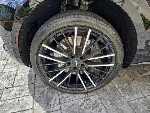 Used 2023 Aston Martin DBX image 4