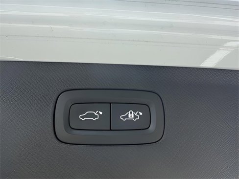 Used 2022 Volvo XC90 T8 Inscription Expression w/ Climate Package image 8