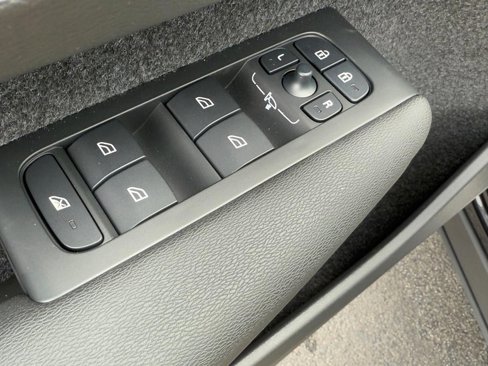 New 2025 Volvo XC40 B5 Core w/ Protection Package Premier image 9