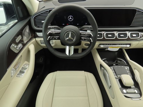 New 2026 Mercedes-Benz GLS 580 4MATIC image 11