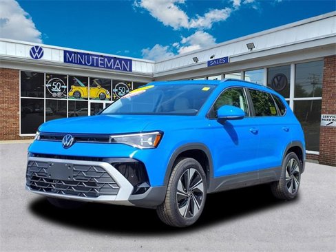 Certified 2025 Volkswagen Taos SE w/ Panoramic Sunroof Package image 1