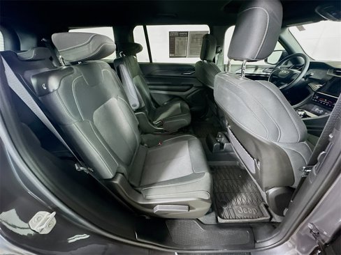 Used 2025 Jeep Grand Cherokee L Laredo image 11