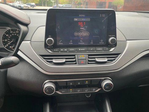 Used 2024 Nissan Altima 2.5 SR image 18