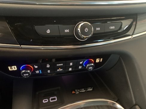Used 2024 Buick Enclave Premium image 10