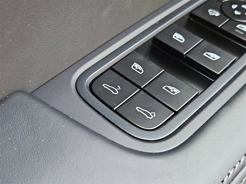 New 2026 Porsche Cayenne image 22