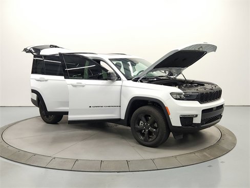 Used 2025 Jeep Grand Cherokee L Limited w/ Luxury Tech Group II image 10