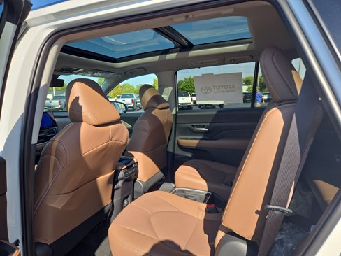 New 2026 Toyota Grand Highlander Platinum image 9