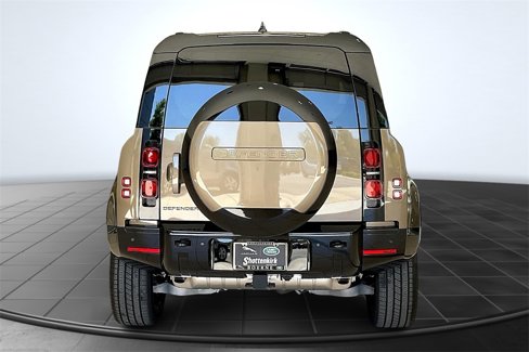 New 2025 Land Rover Defender 90 X-Dynamic SE image 4