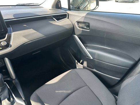 Used 2025 Toyota Corolla Cross LE image 34