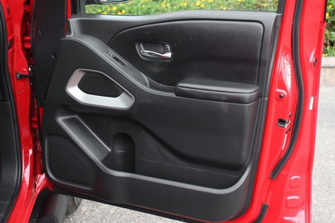 Used 2025 Nissan Frontier SV image 35