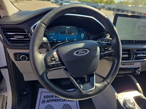Used 2024 Ford Escape Platinum w/ Premium Technology Package image 27