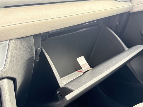 New 2025 Volkswagen Taos SE image 43