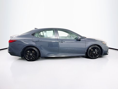 Used 2025 Toyota Camry SE image 10