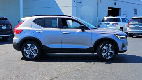New 2026 Volvo XC40 B5 Plus w/ Climate Package image 2