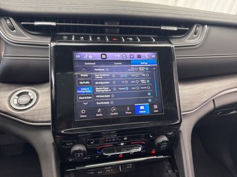 Used 2022 Jeep Grand Cherokee Limited image 21