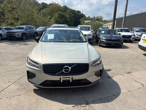 Used 2021 Volvo S60 T5 Momentum image 3