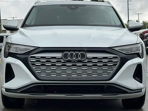 Used 2024 Audi Q8 e-tron Premium Plus w/ Premium Plus Package image 3