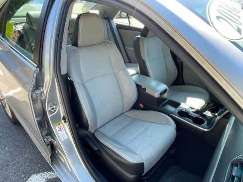 Used 2016 Toyota Camry SE image 14