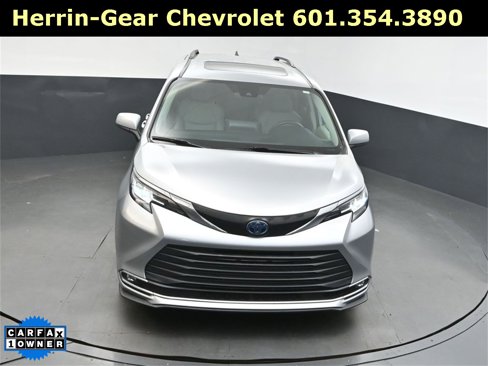 Used 2023 Toyota Sienna XLE image 36
