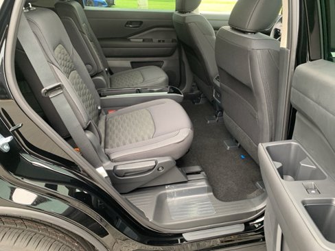 New 2025 Nissan Pathfinder SV w/ SV Premium Package image 30