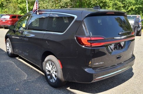 New 2026 Chrysler Pacifica Select image 6