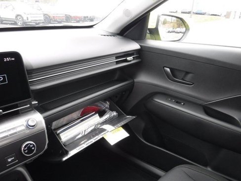 New 2025 Hyundai Kona SE image 11