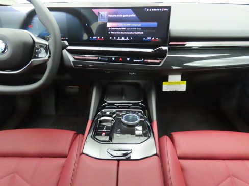 Used 2025 BMW 530i w/ Premium Package image 13