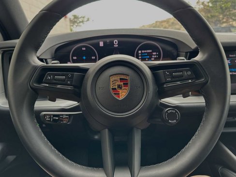 Used 2024 Porsche Cayenne image 22