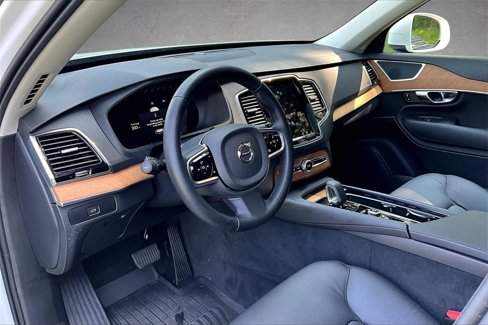 Certified 2025 Volvo XC90 B5 Plus w/ Protection Package Premier image 16
