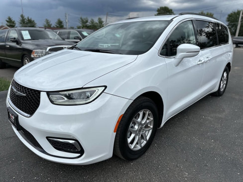 Used 2022 Chrysler Pacifica Touring-L image 3