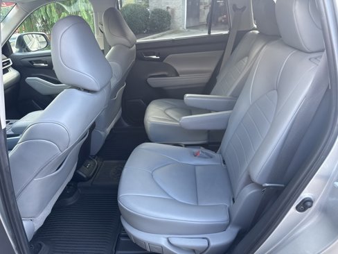 Used 2021 Toyota Highlander XLE image 37