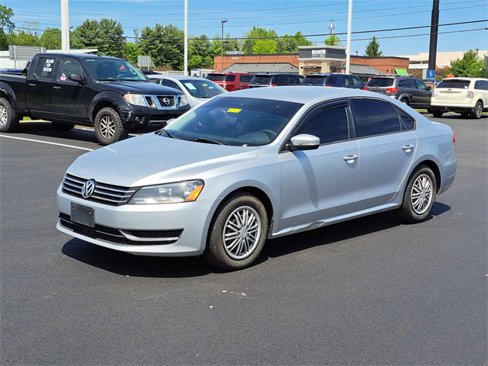 Used 2015 Volkswagen Passat 1.8T S image 1