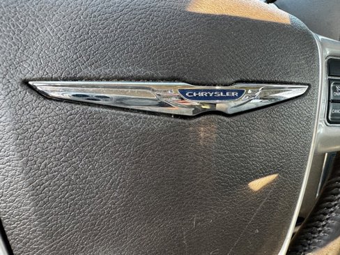Used 2015 Chrysler Town & Country Touring image 21