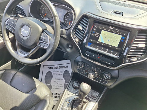 Used 2019 Jeep Cherokee Limited image 16