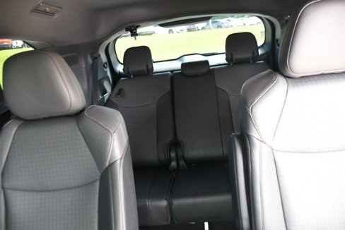 Used 2024 Toyota Sienna XLE Woodland Edition image 12