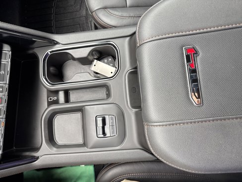 Used 2025 GMC Sierra 2500 AT4 w/ AT4 Premium Plus Package image 14