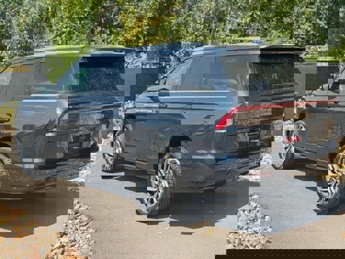 New 2025 Lincoln Navigator Reserve image 3