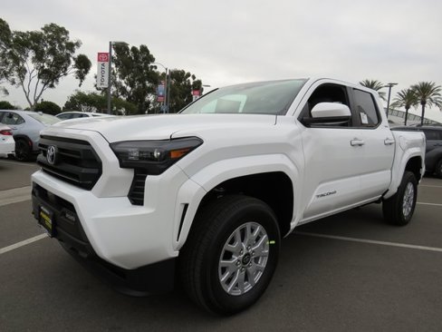 New 2025 Toyota Tacoma SR5 image 3