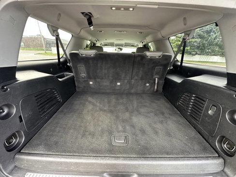 Used 2019 Chevrolet Suburban LT image 17