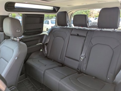 New 2025 Land Rover Defender 90 X-Dynamic SE image 16