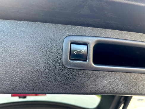 Used 2021 Toyota Highlander XLE image 17