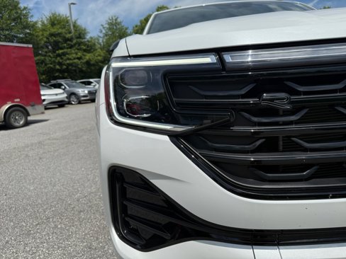 Certified 2025 Volkswagen Atlas Cross Sport SEL R-Line image 28